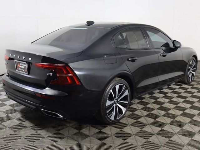 2022 Volvo S60 Momentum