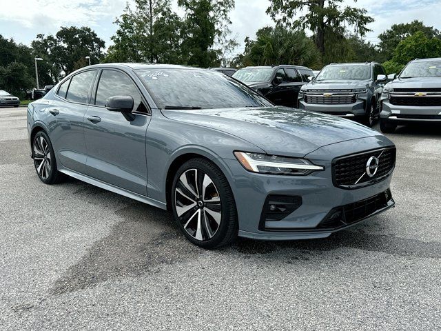 2022 Volvo S60 Momentum