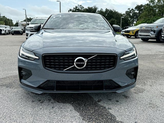 2022 Volvo S60 Momentum