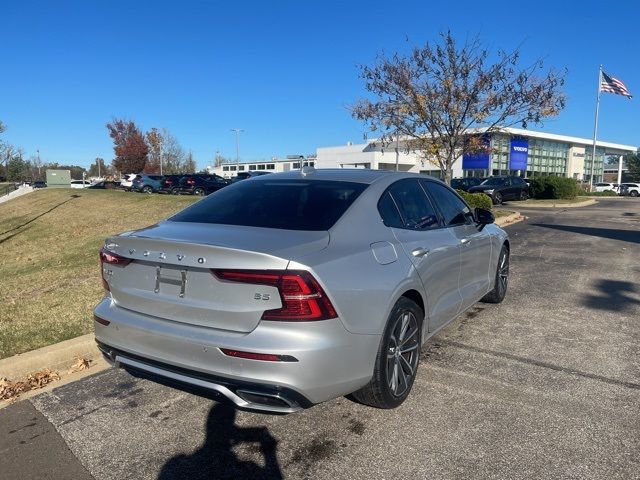 2022 Volvo S60 Momentum