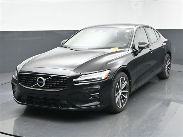 2022 Volvo S60 Momentum