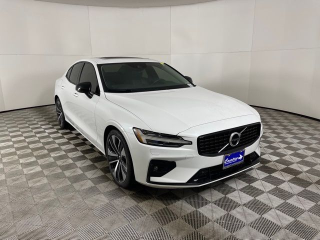 2022 Volvo S60 Momentum