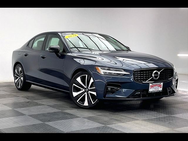 2022 Volvo S60 Momentum