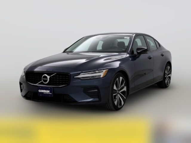 2022 Volvo S60 Momentum