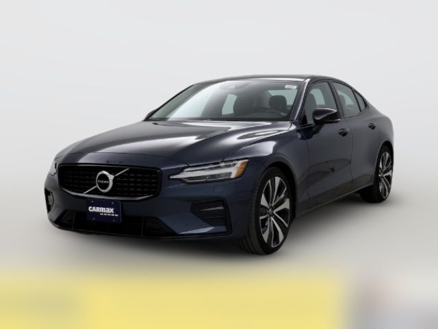 2022 Volvo S60 Momentum