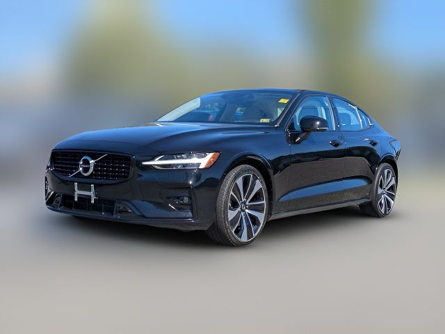 2022 Volvo S60 Momentum