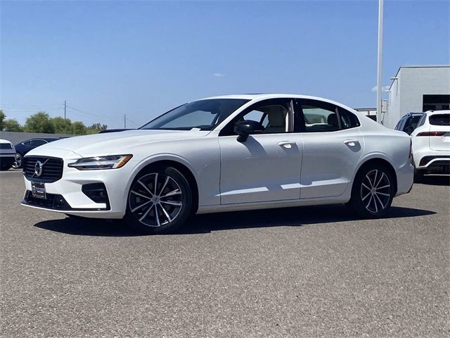 2022 Volvo S60 Momentum