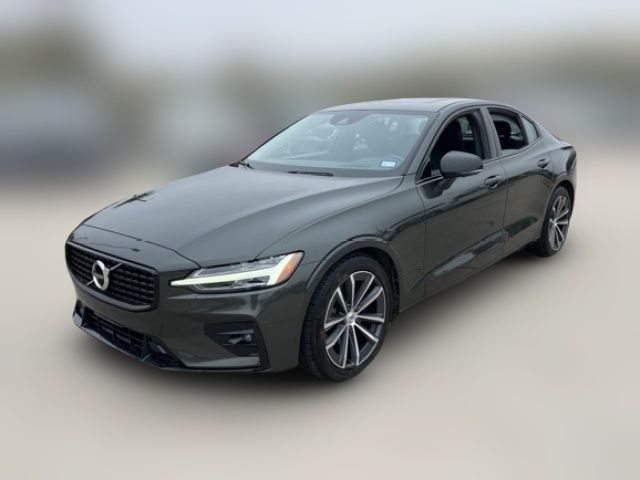 2022 Volvo S60 Momentum