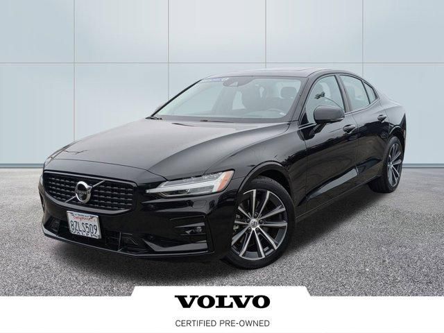 2022 Volvo S60 Momentum