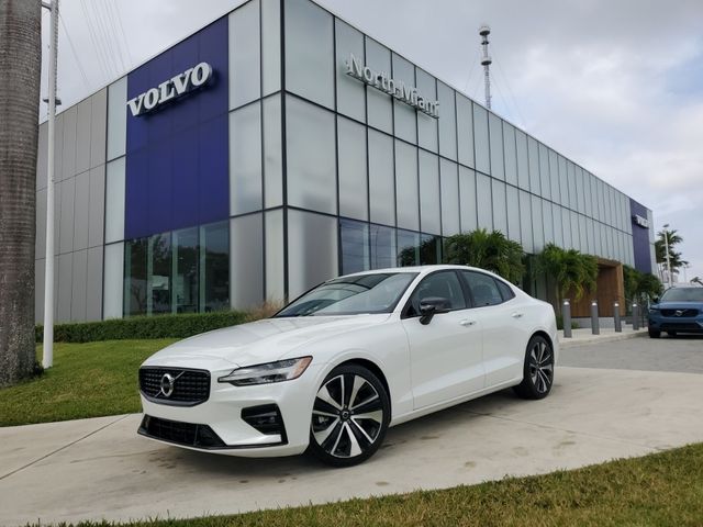 2022 Volvo S60 Momentum