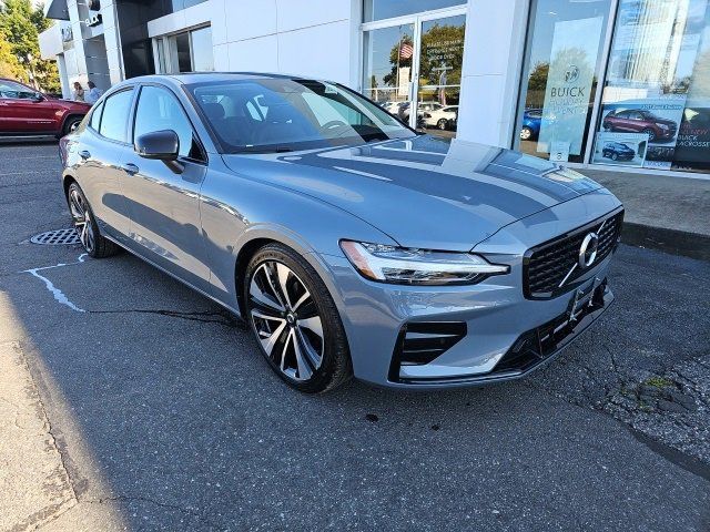 2022 Volvo S60 Momentum