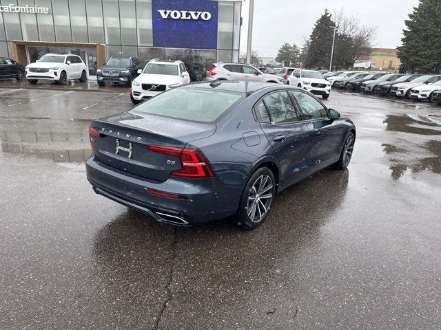 2022 Volvo S60 Momentum