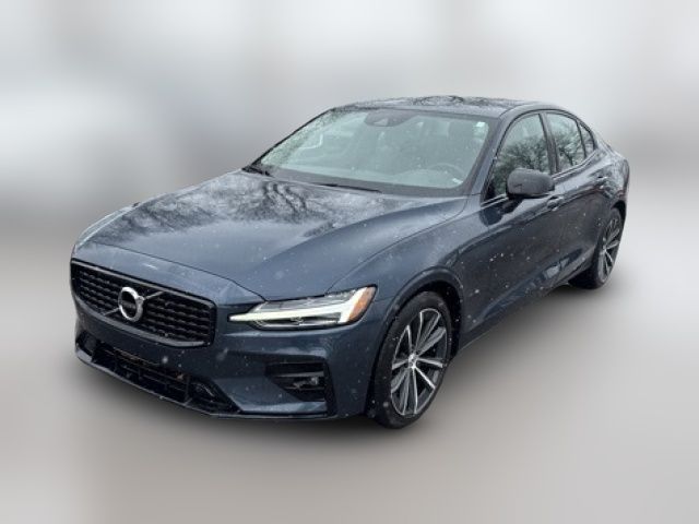 2022 Volvo S60 Momentum