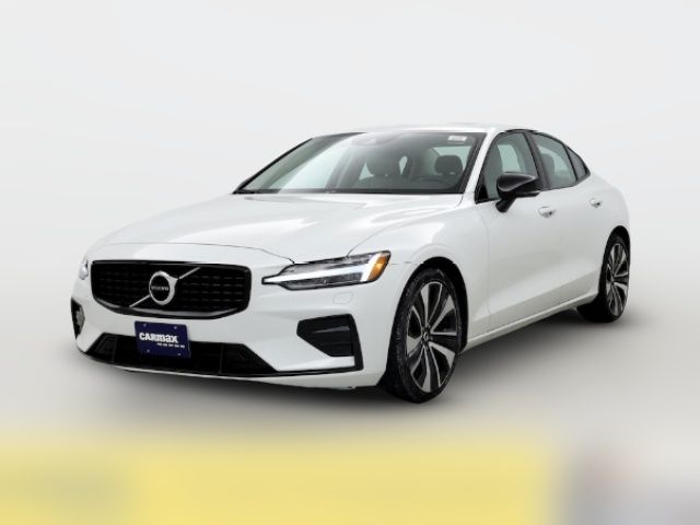 2022 Volvo S60 Momentum