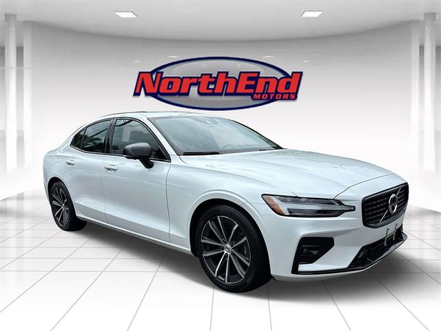 2022 Volvo S60 Momentum