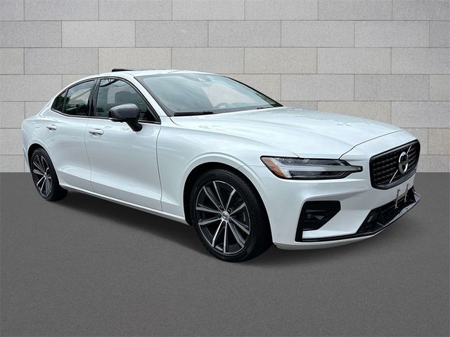 2022 Volvo S60 Momentum