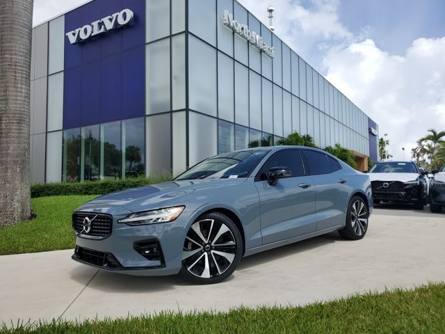 2022 Volvo S60 Momentum