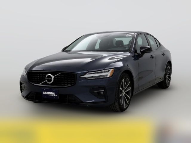 2022 Volvo S60 Momentum