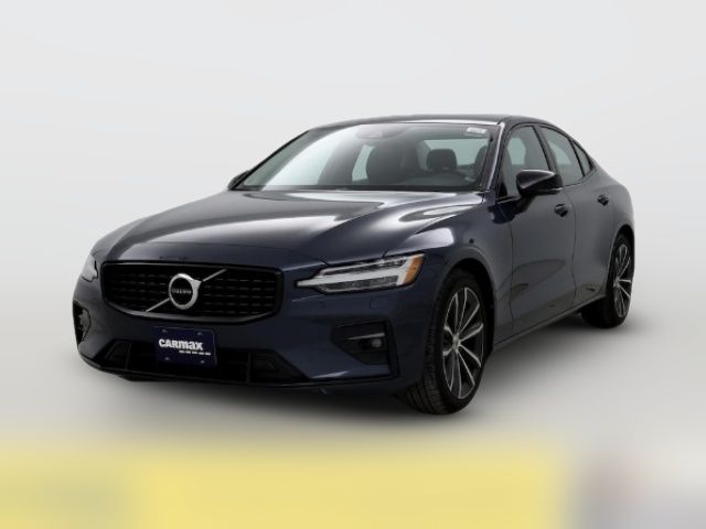 2022 Volvo S60 Momentum