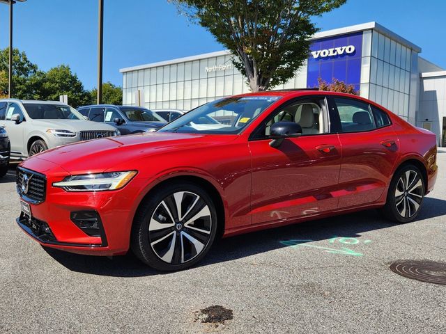 2022 Volvo S60 Momentum