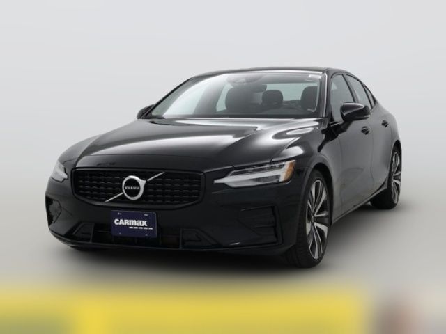 2022 Volvo S60 Momentum