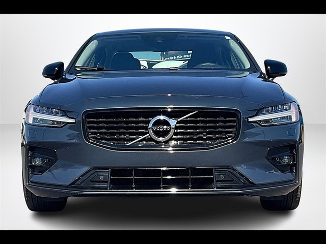 2022 Volvo S60 Momentum