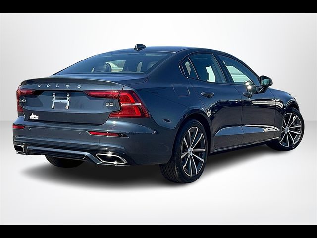 2022 Volvo S60 Momentum