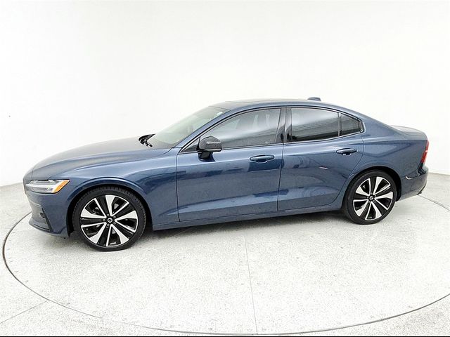 2022 Volvo S60 Momentum