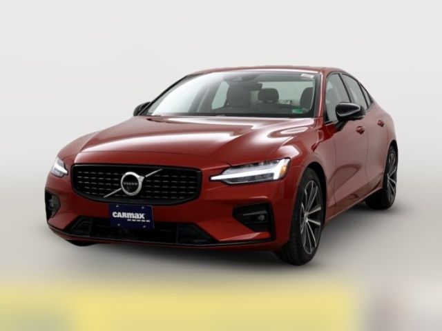 2022 Volvo S60 Momentum