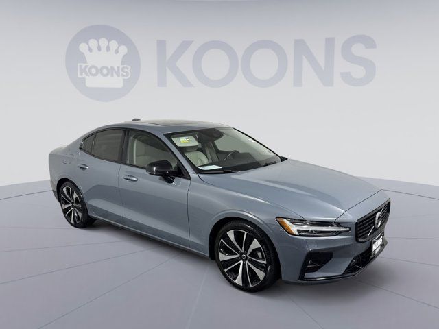 2022 Volvo S60 Momentum