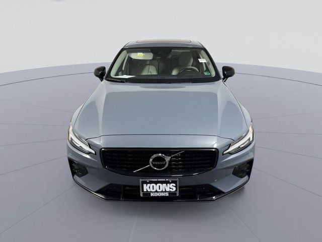 2022 Volvo S60 Momentum