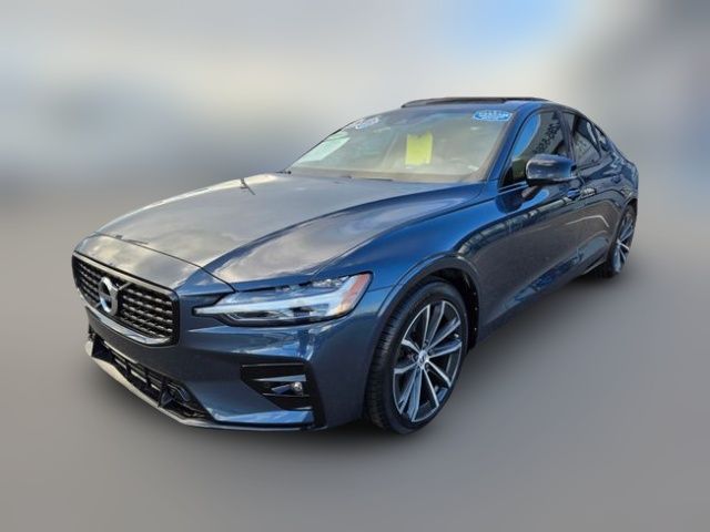 2022 Volvo S60 Momentum