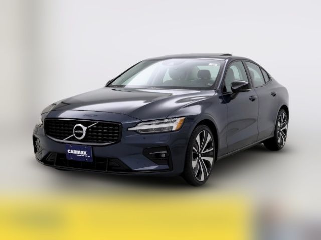 2022 Volvo S60 Momentum