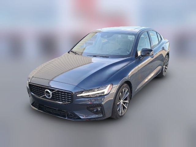 2022 Volvo S60 Momentum