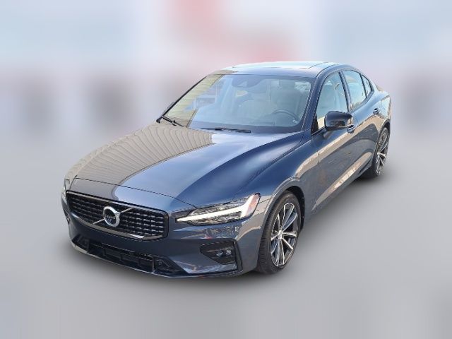 2022 Volvo S60 Momentum