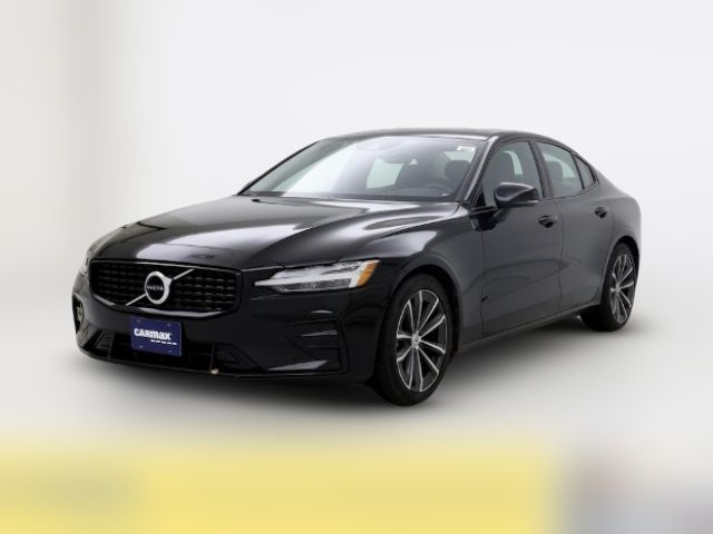 2022 Volvo S60 Momentum