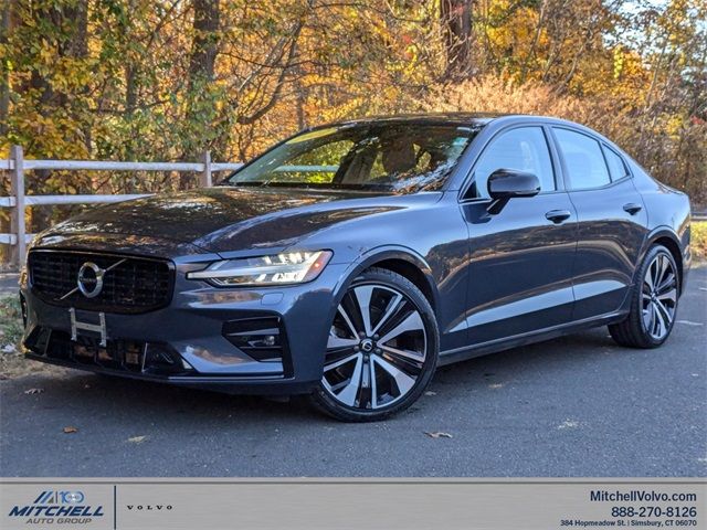 2022 Volvo S60 Momentum