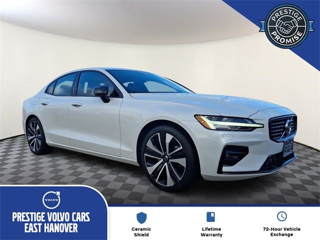 2022 Volvo S60 Momentum