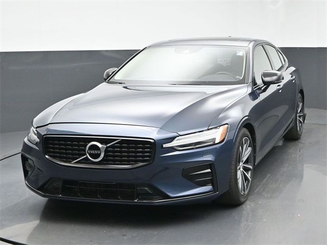 2022 Volvo S60 Momentum