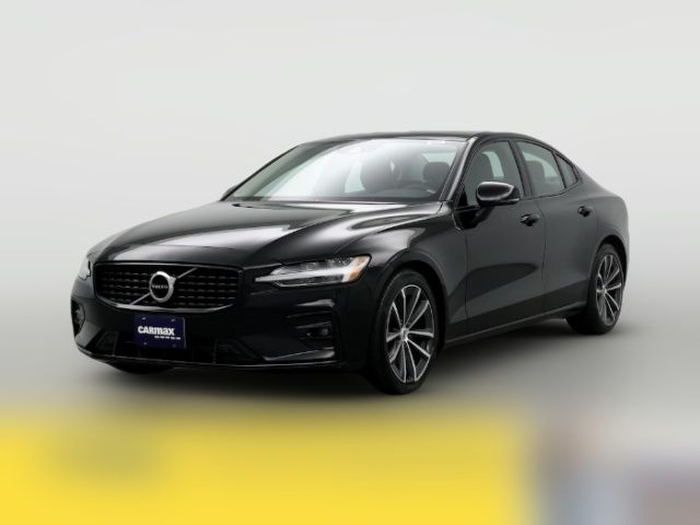 2022 Volvo S60 Momentum