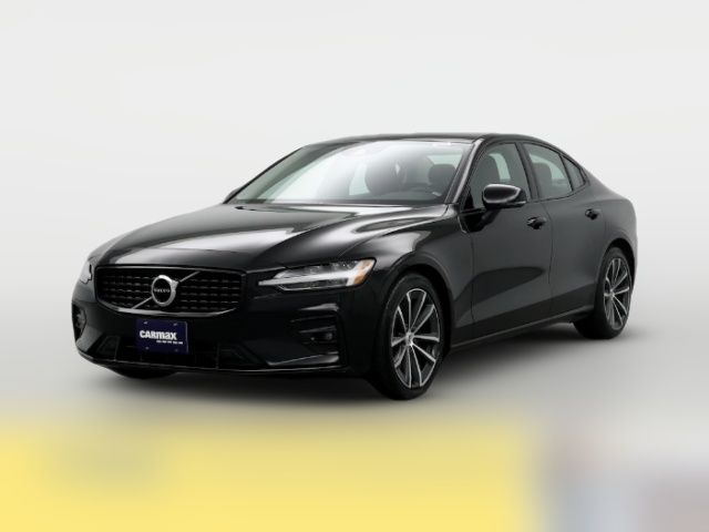 2022 Volvo S60 Momentum