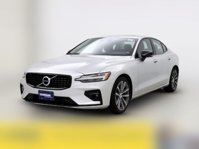 2022 Volvo S60 Momentum