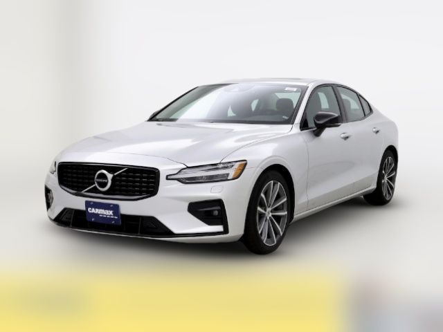 2022 Volvo S60 Momentum