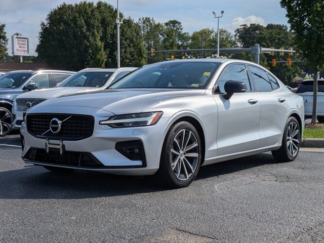 2022 Volvo S60 Black Edition Momentum