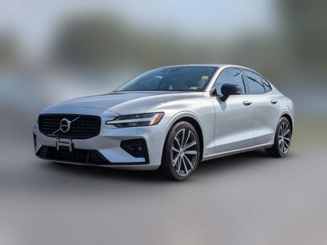 2022 Volvo S60 Black Edition Momentum