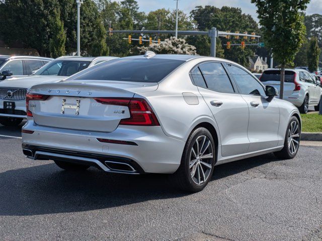 2022 Volvo S60 Black Edition Momentum