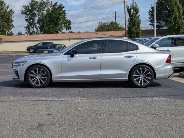 2022 Volvo S60 Black Edition Momentum