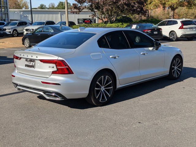 2022 Volvo S60 Black Edition Momentum