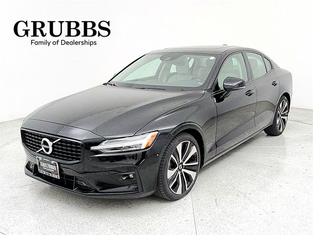 2022 Volvo S60 Momentum