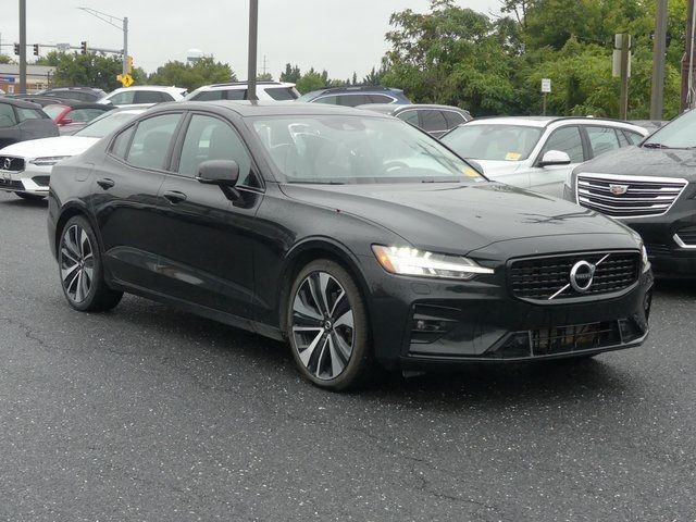 2022 Volvo S60 Momentum